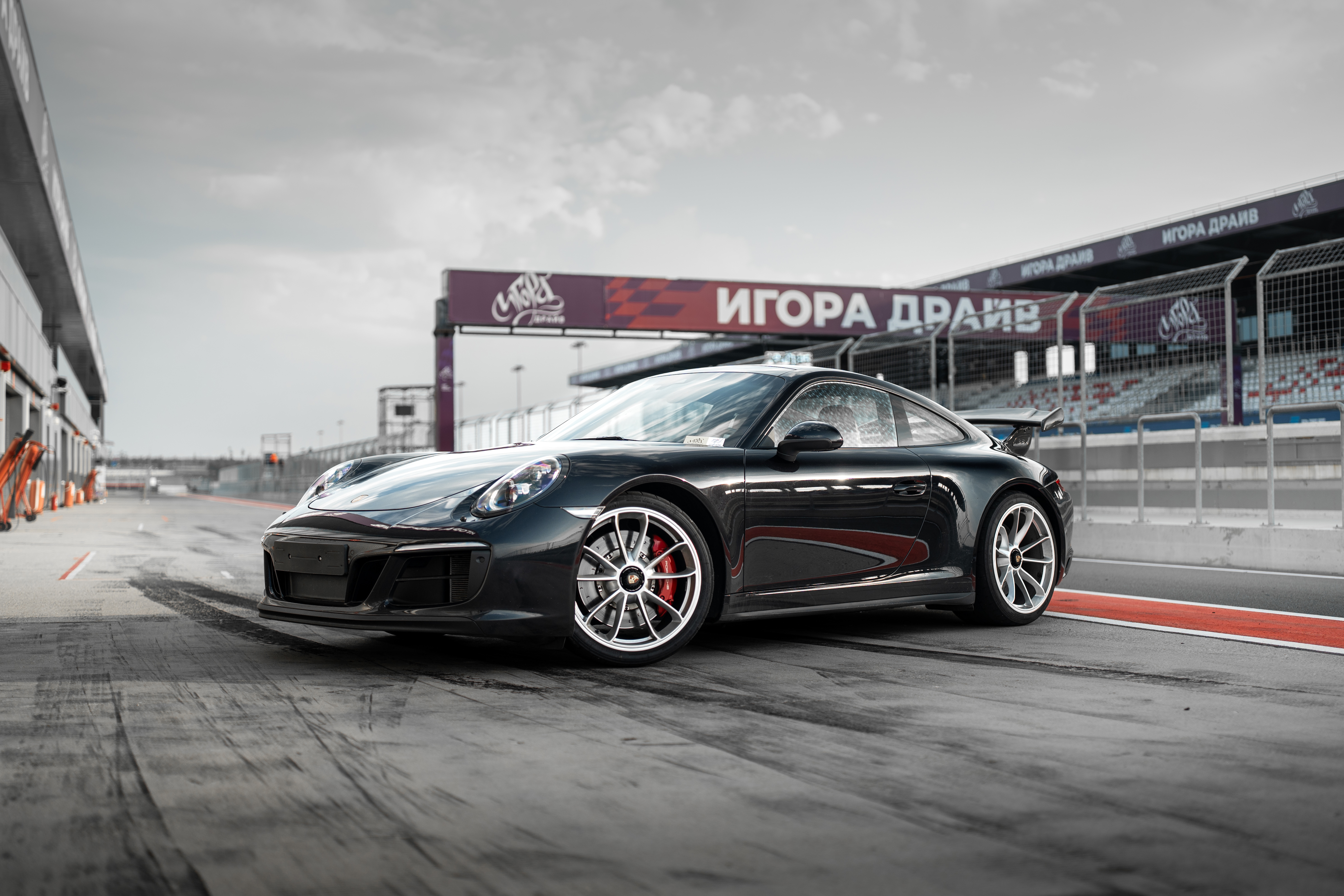Porsche 911 Carrera 4GTS